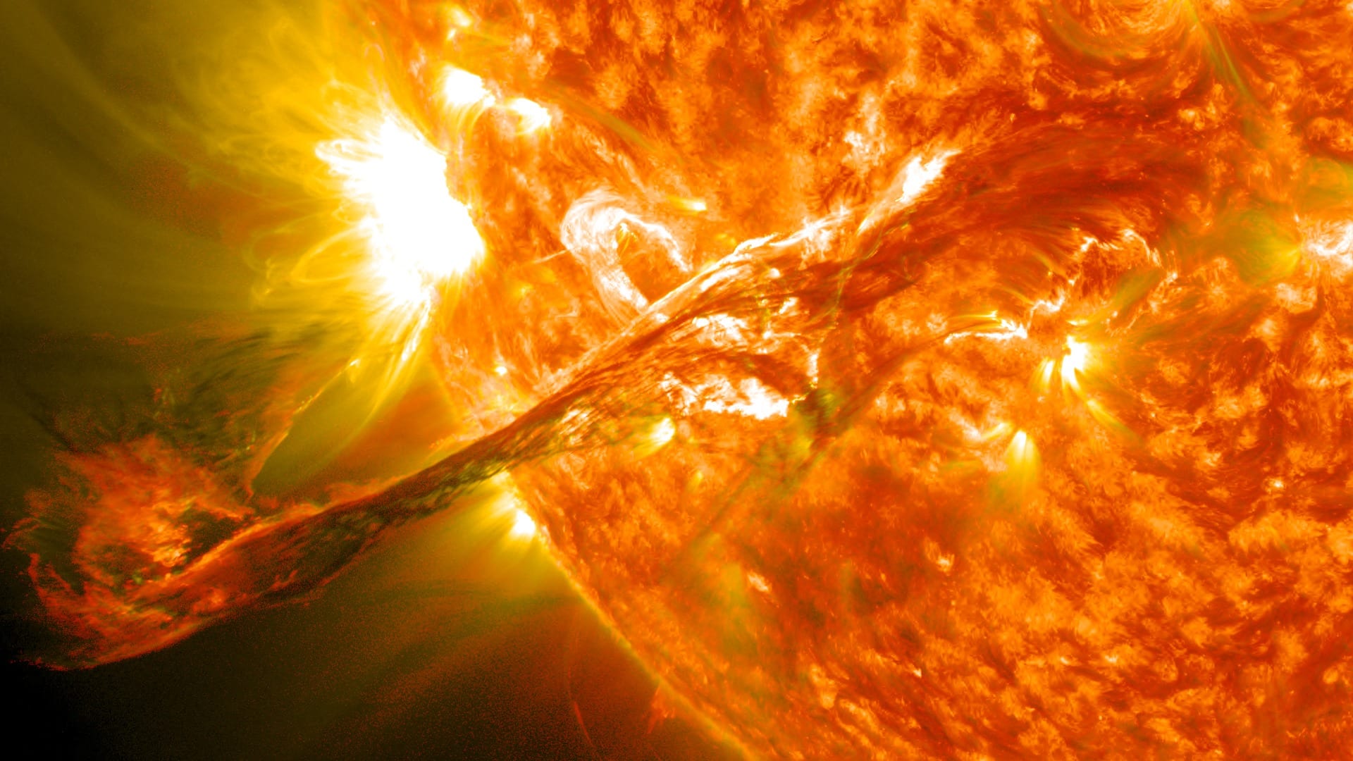 Solar Storms heading for earthcould disrupt life as you know it