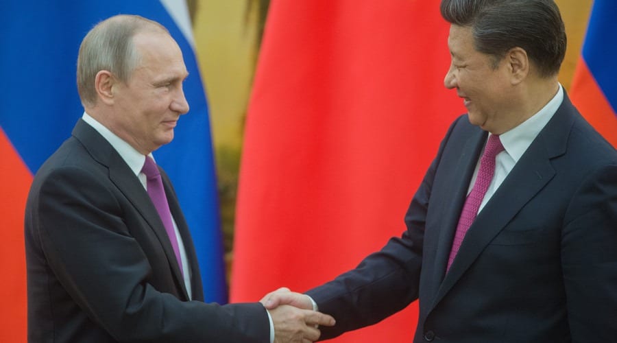 China Embraces Putin & Slaps Obama-Putin gets red carpet-Obama gets nothing 