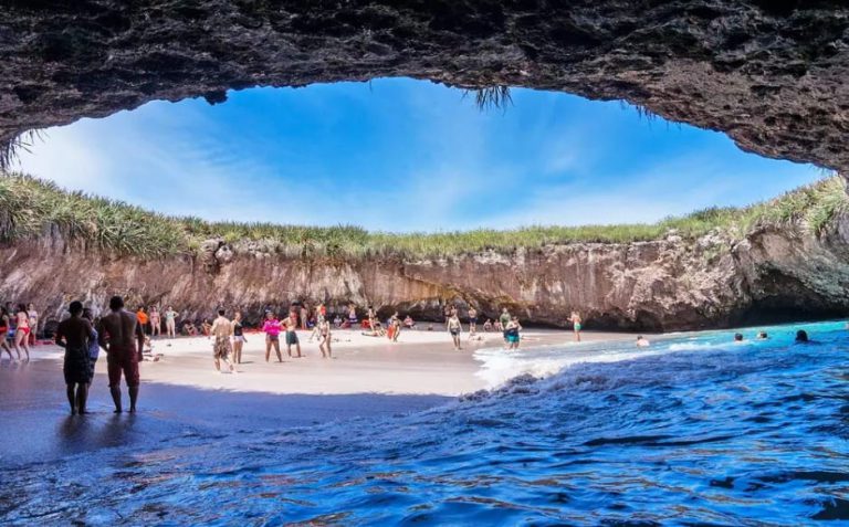 12 Best Tropical Paradises To Visit For Your Dream Getaway 12 Best Tropical Paradises To Visit For Your Dream Getaway