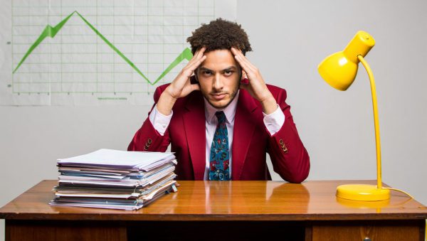 professional image with complementary colors describing best broker